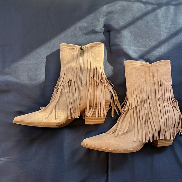 BEAST FASHION 10 Women Suede 3" Stacked Heel Boots Western Cowgirl Fringe Taupe - Picture 3 of 10